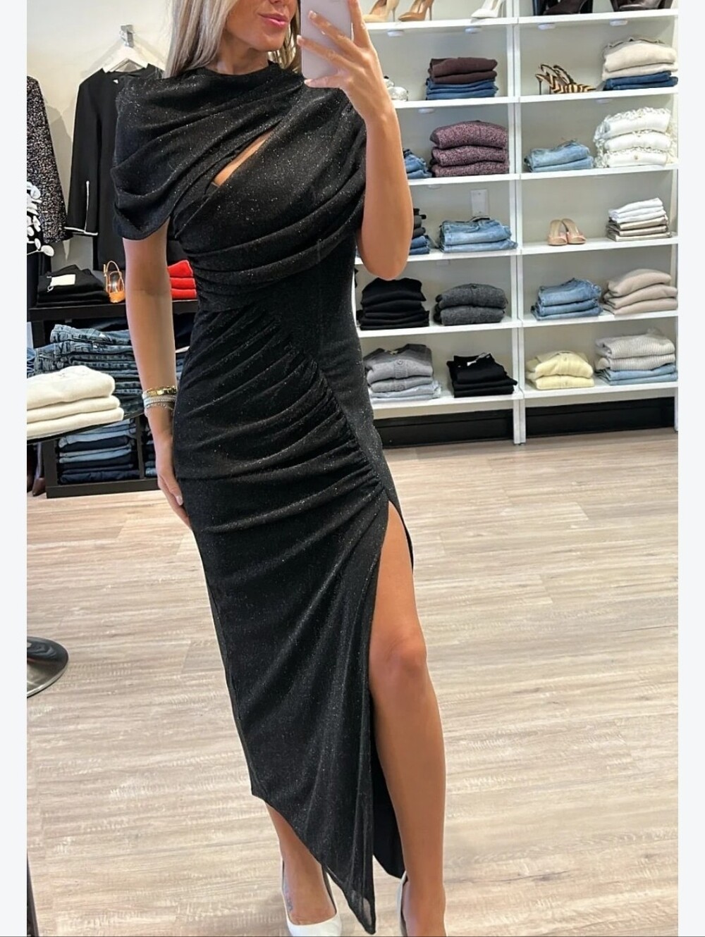 Black Halo Black Halo Vionna Midi Dress in Glistening Black Sz 4